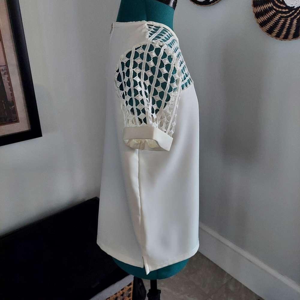 Off White Short Sleeve Blouse Cut Out Women's S - Picture 7 of 16